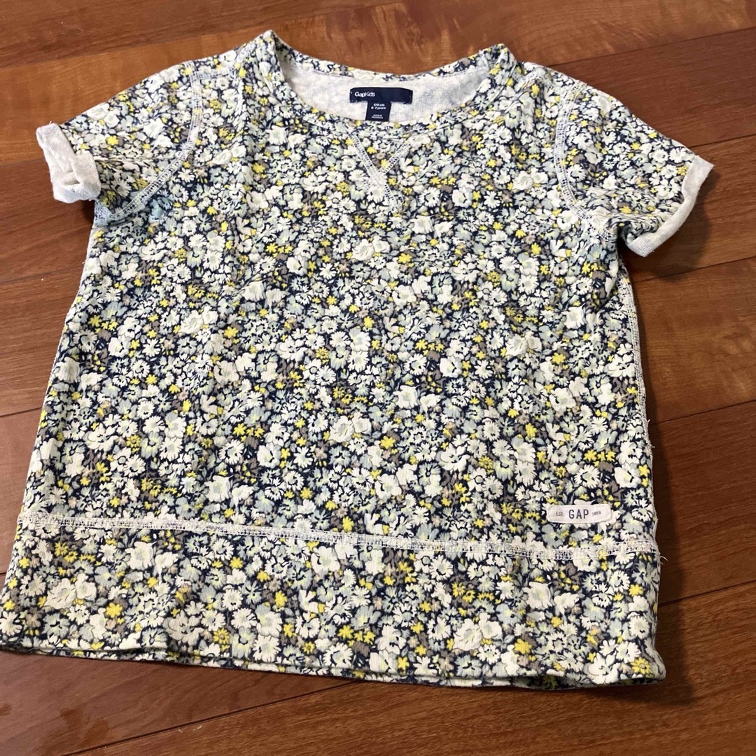 GAP Kids(ギャップキッズ)の花柄　半袖カットソー キッズ/ベビー/マタニティのキッズ服女の子用(90cm~)(Tシャツ/カットソー)の商品写真