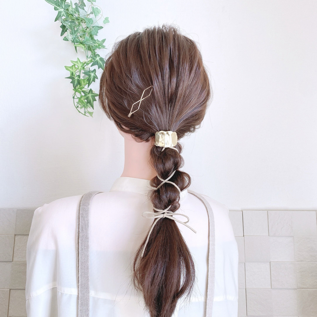 2点セット  ヘアカフ 紐アレンジ レディースのヘアアクセサリー(ヘアゴム/シュシュ)の商品写真