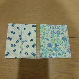 ハンドメイド　ポケットティッシュカバー2枚セット　花　イチゴ柄(その他)