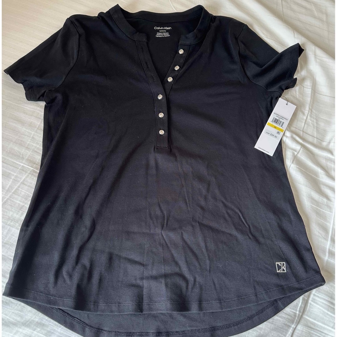 Calvin Klein(カルバンクライン)のカルバンクライン　Tシャツ　ブラック　Mサイズ　新品タグ付き レディースのトップス(Tシャツ(半袖/袖なし))の商品写真