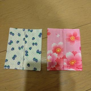 ハンドメイド　ポケットティッシュカバー2枚セット　ミニ　花　イチゴ柄(その他)