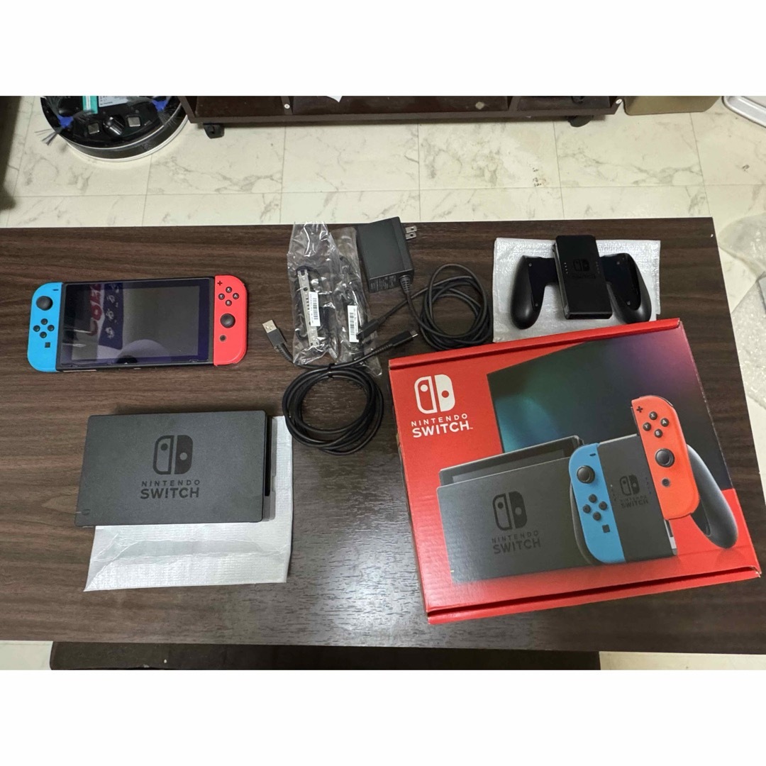 Nintendo Switch(ニンテンドースイッチ)のスイッチ本体ネオンカラー★(中古超美品)★匿名無料発送★ エンタメ/ホビーのゲームソフト/ゲーム機本体(家庭用ゲーム機本体)の商品写真