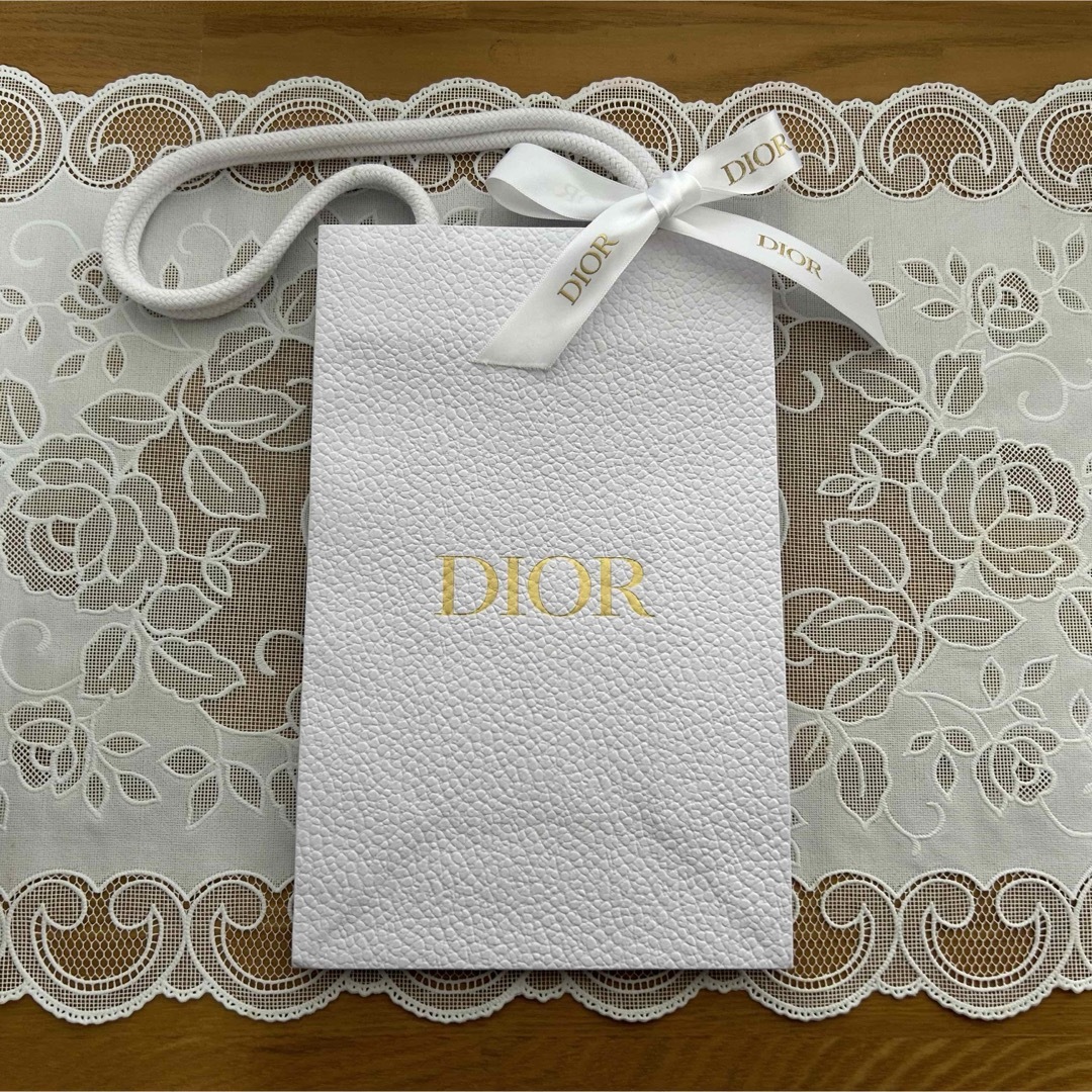 Christian Dior(クリスチャンディオール)のDior♡ディオール♡紙袋♡ショッパー♡リボン付き♪【新品未使用】 レディースのバッグ(ショップ袋)の商品写真