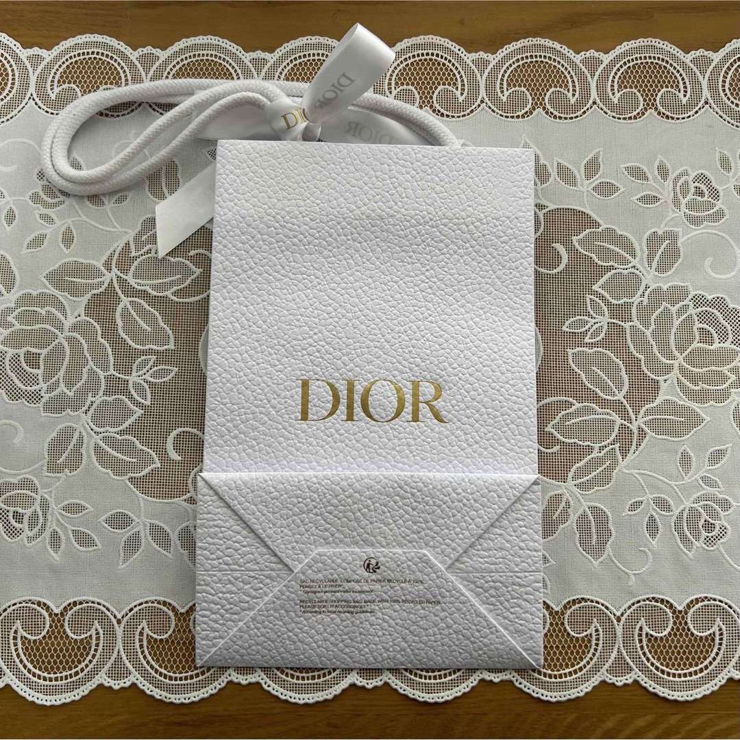 Christian Dior(クリスチャンディオール)のDior♡ディオール♡紙袋♡ショッパー♡リボン付き♪【新品未使用】 レディースのバッグ(ショップ袋)の商品写真