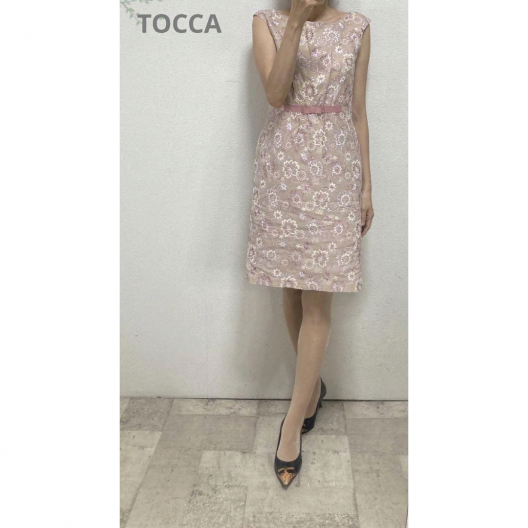 TOCCA(トッカ)のトッカTOCCA リボン付総刺繍花柄ワンピース0 ピンク　結婚式　パーティー レディースのワンピース(ひざ丈ワンピース)の商品写真