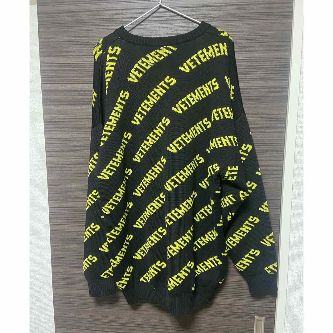 VETEMENTS(ヴェトモン)のvetements モノグラムニット　Sサイズ メンズのトップス(ニット/セーター)の商品写真