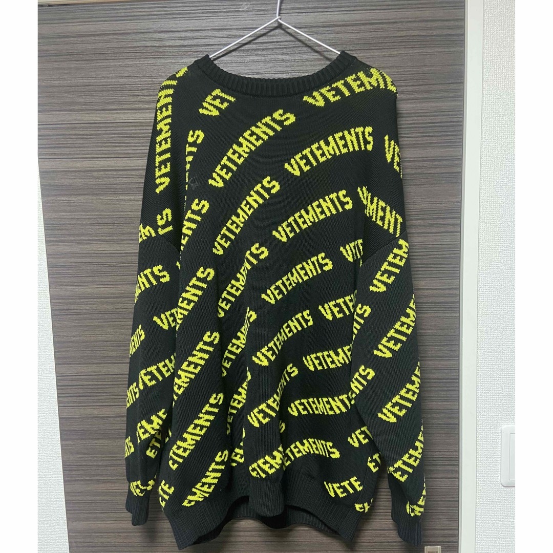 VETEMENTS(ヴェトモン)のvetements モノグラムニット　Sサイズ メンズのトップス(ニット/セーター)の商品写真