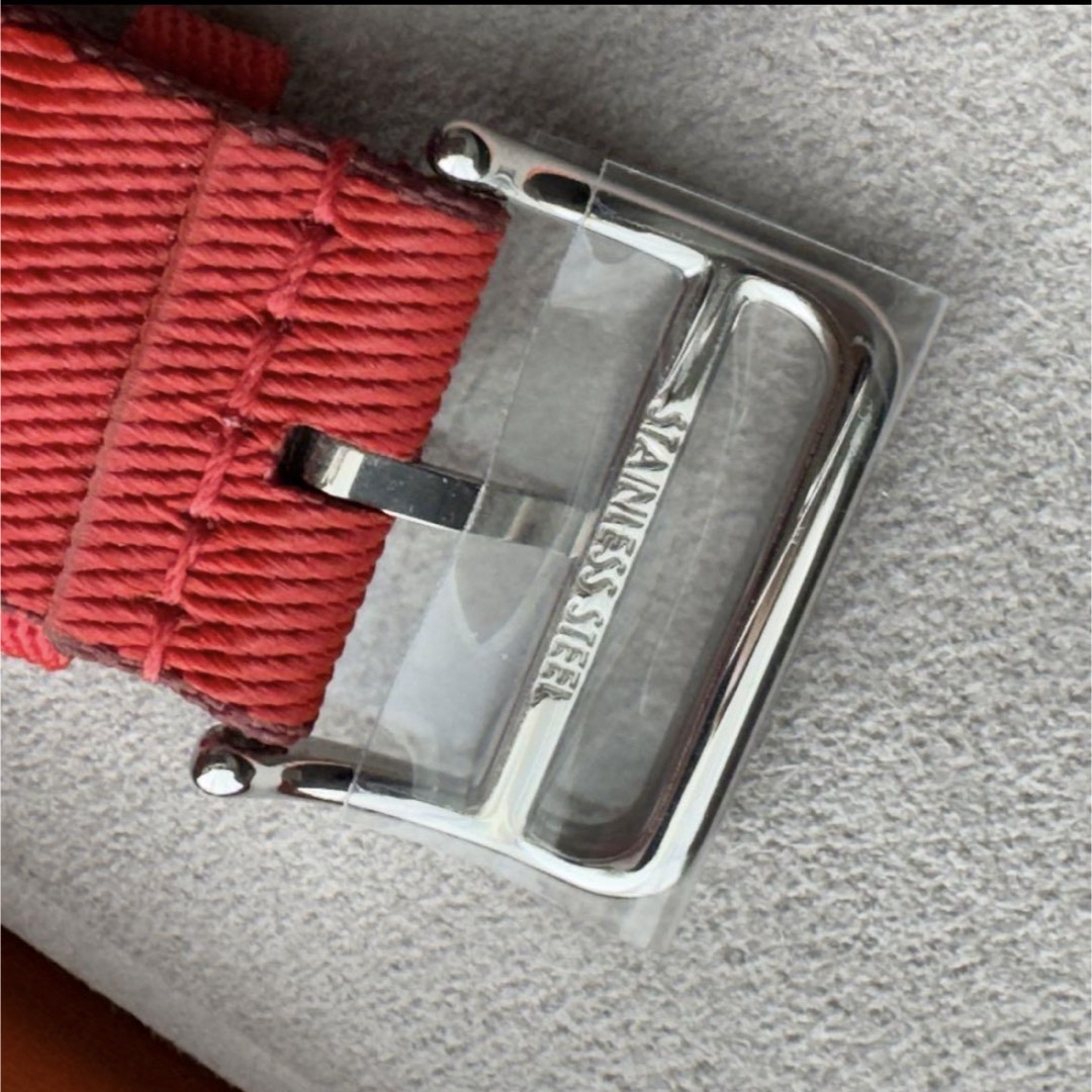Hermes(エルメス)の1639 Apple Watch エルメス　ジャンピング　ルージュ　レッド レディースのファッション小物(腕時計)の商品写真