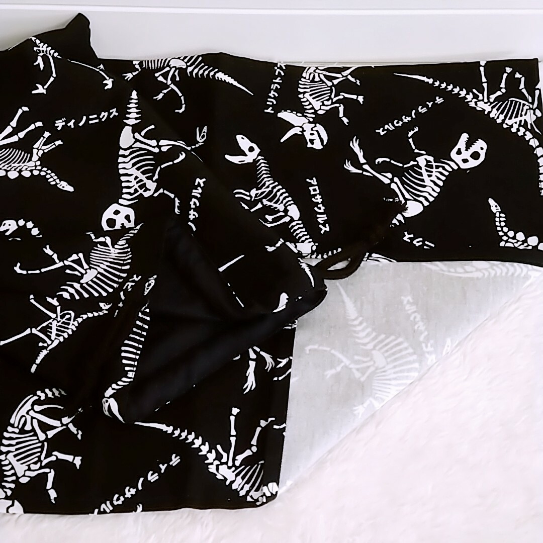 巾着袋&ランチマット　恐竜ブラック ハンドメイドの生活雑貨(キッチン小物)の商品写真