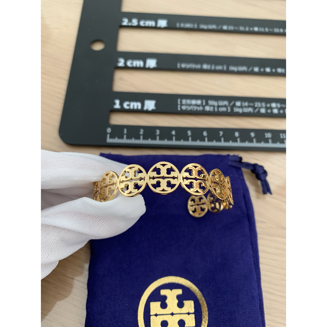 Tory Burch(トリーバーチ)のTBB012S2トリーバーチTory burch 定番　バングル レディースのアクセサリー(ブレスレット/バングル)の商品写真