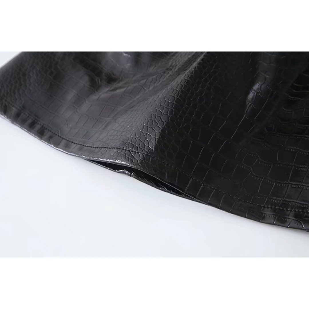 PU皮　レザー キュロット スカート ブラック レディースのスカート(ミニスカート)の商品写真