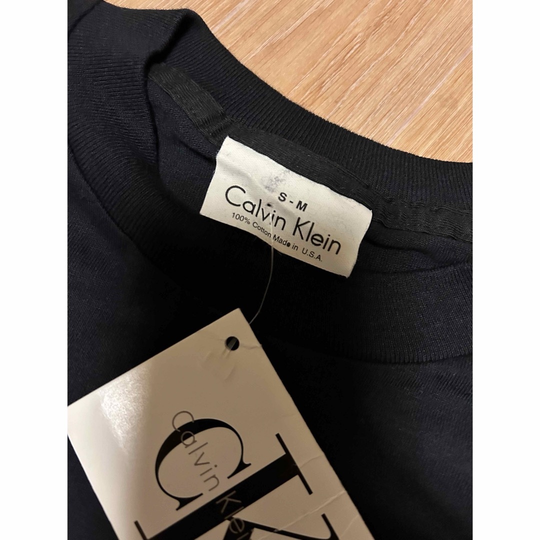 ck Calvin Klein(シーケーカルバンクライン)の90s DEAD STOCK USA製 CK カルバンクライン ロゴ Tシャツ メンズのトップス(Tシャツ/カットソー(半袖/袖なし))の商品写真