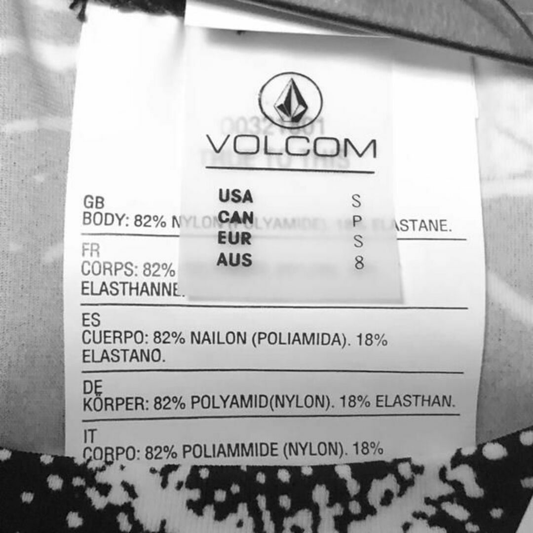 volcom(ボルコム)の新品　未使用　タグ付　VOLCOM ラッシュガード レディース ボルコム レディースの水着/浴衣(水着)の商品写真