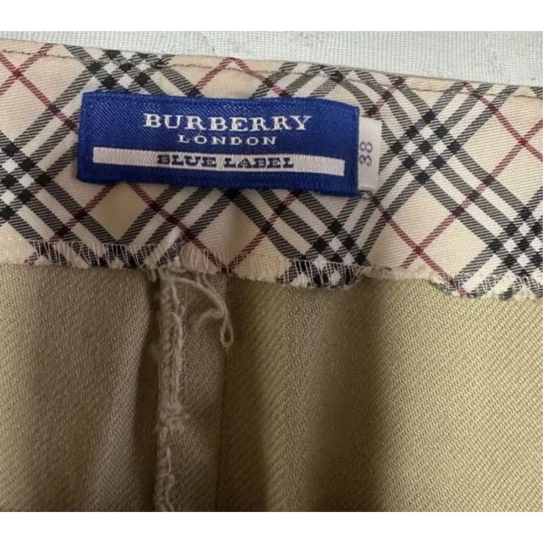 BURBERRY BLUE LABEL(バーバリーブルーレーベル)のバーバリー　ベージュデニムスカート レディースのスカート(ひざ丈スカート)の商品写真