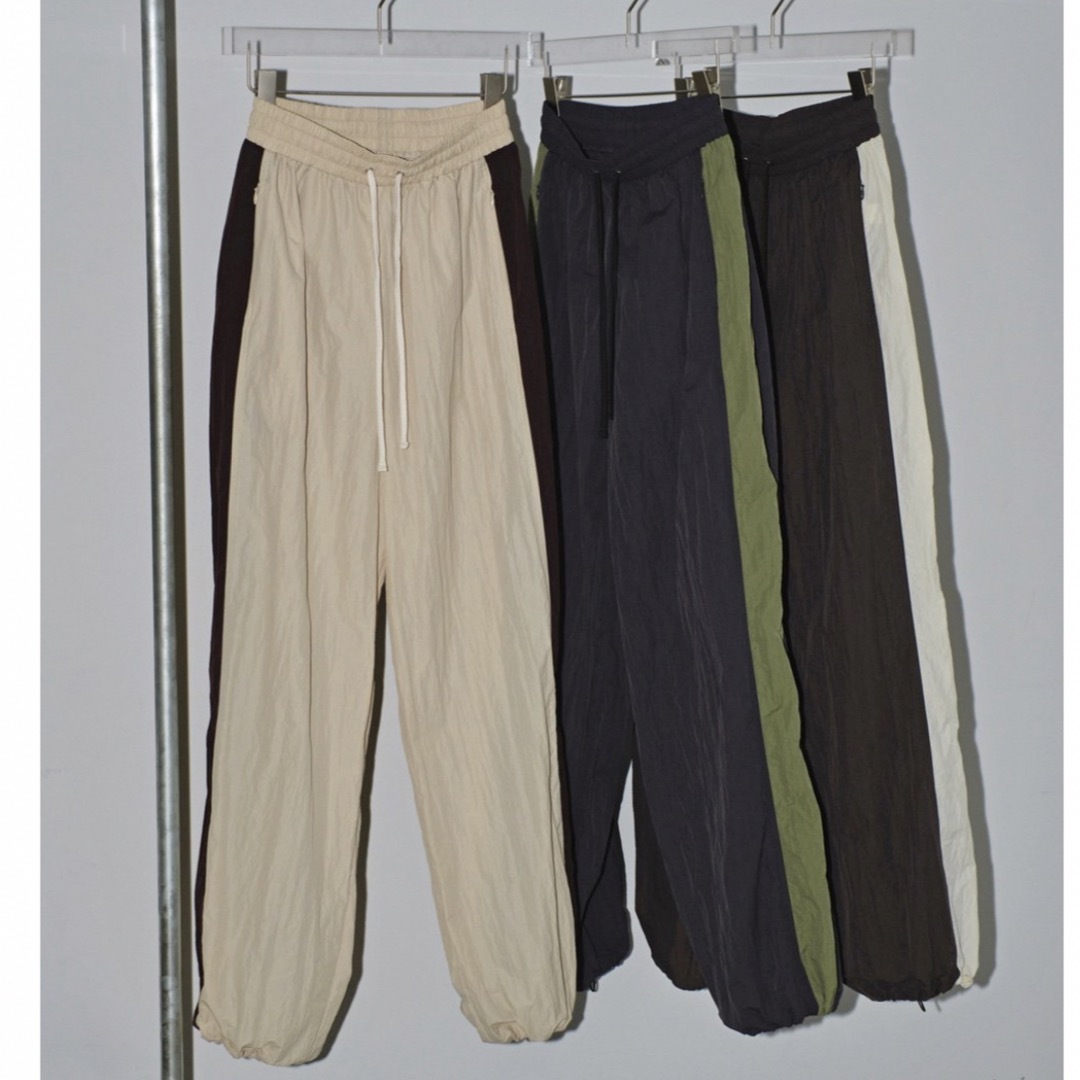 TODAYFUL(トゥデイフル)のtodayful Nylon Line Pants レディースのパンツ(カジュアルパンツ)の商品写真