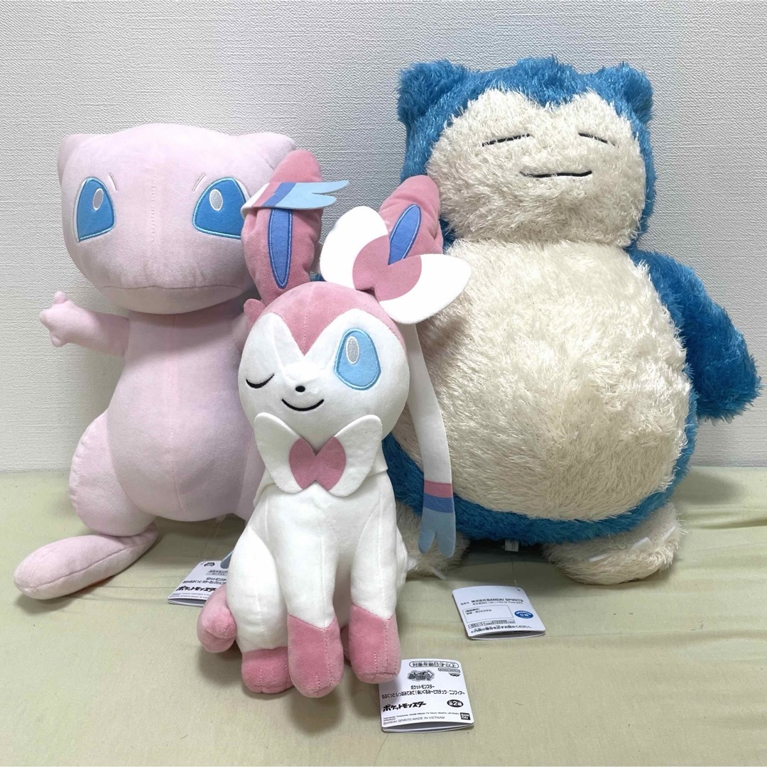 ポケモン　ミュウ　ニンフィア　ぬいぐるみ2つセット エンタメ/ホビーのおもちゃ/ぬいぐるみ(キャラクターグッズ)の商品写真