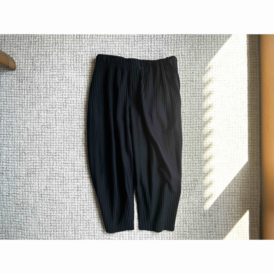 ISSEY MIYAKE(イッセイミヤケ)の[HOMME PLISSE] PLEATS PANTS NAVY 2 メンズのパンツ(スラックス)の商品写真