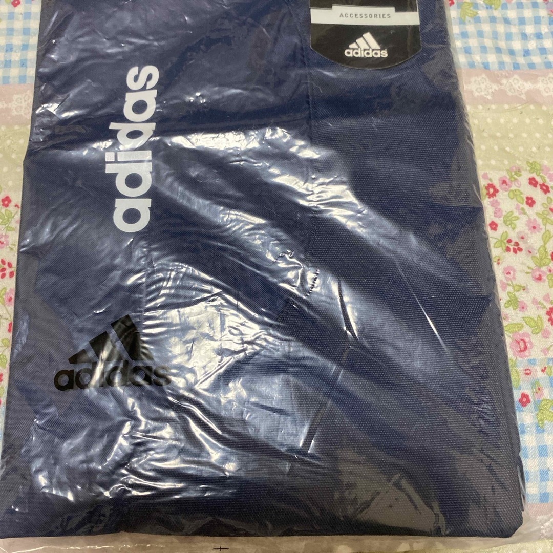 adidas(アディダス)のアディダス　カバン　プールバック　体操服入れ キッズ/ベビー/マタニティのこども用バッグ(体操着入れ)の商品写真