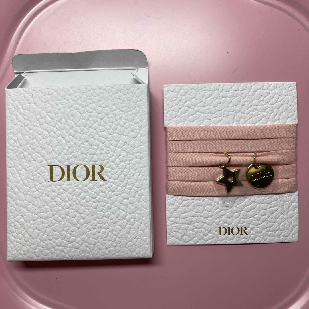 Dior(ディオール)の【新品未使用】ディオール ノベルティ　ブレスレット レディースのアクセサリー(ブレスレット/バングル)の商品写真