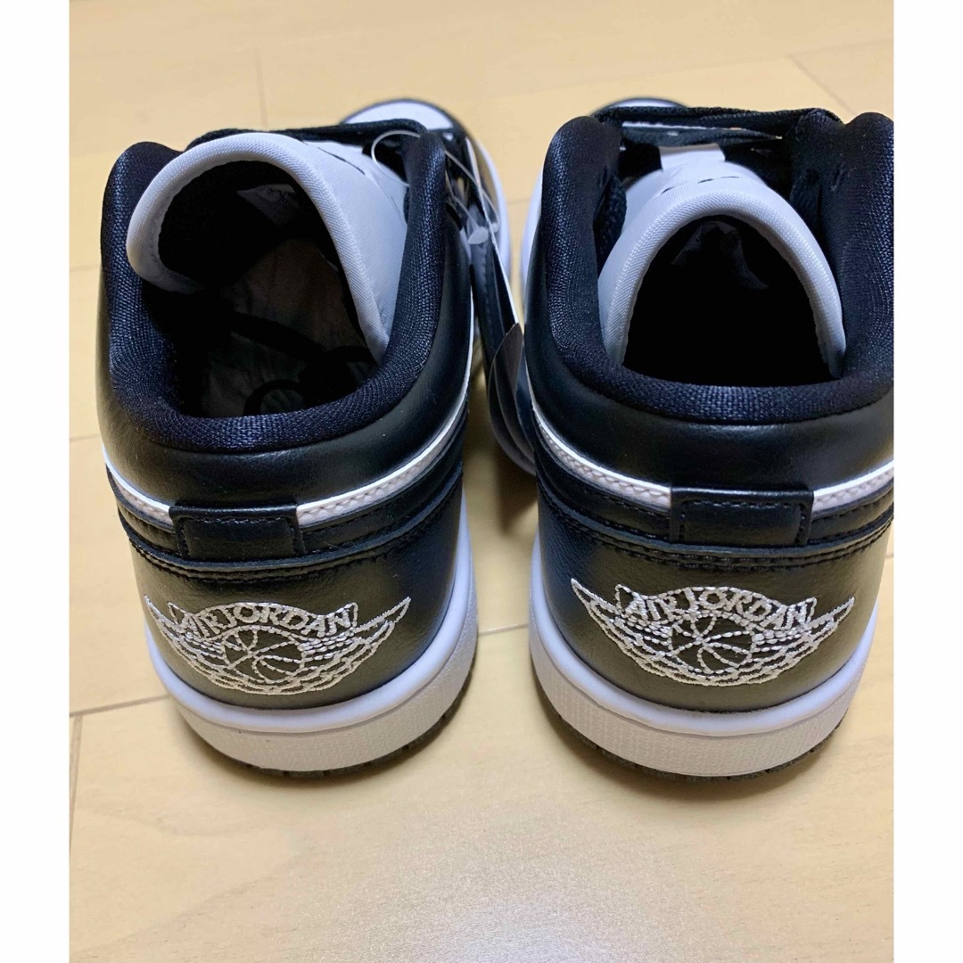 NIKE(ナイキ)のNike WMNS Air Jordan 1 Low "White/Black" レディースの靴/シューズ(スニーカー)の商品写真