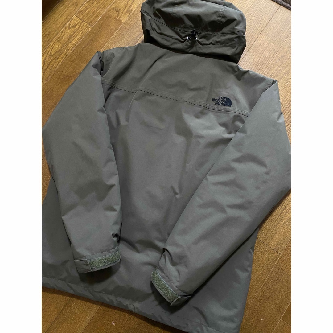 THE NORTH FACE(ザノースフェイス)の美品　ザノースフェイス　カシウストリクライメイトジャケット　Mサイズ メンズのジャケット/アウター(マウンテンパーカー)の商品写真