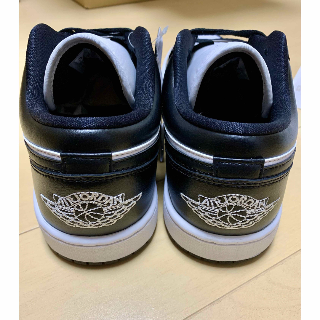 NIKE(ナイキ)のNike WMNS Air Jordan 1 Low "White/Black" メンズの靴/シューズ(スニーカー)の商品写真