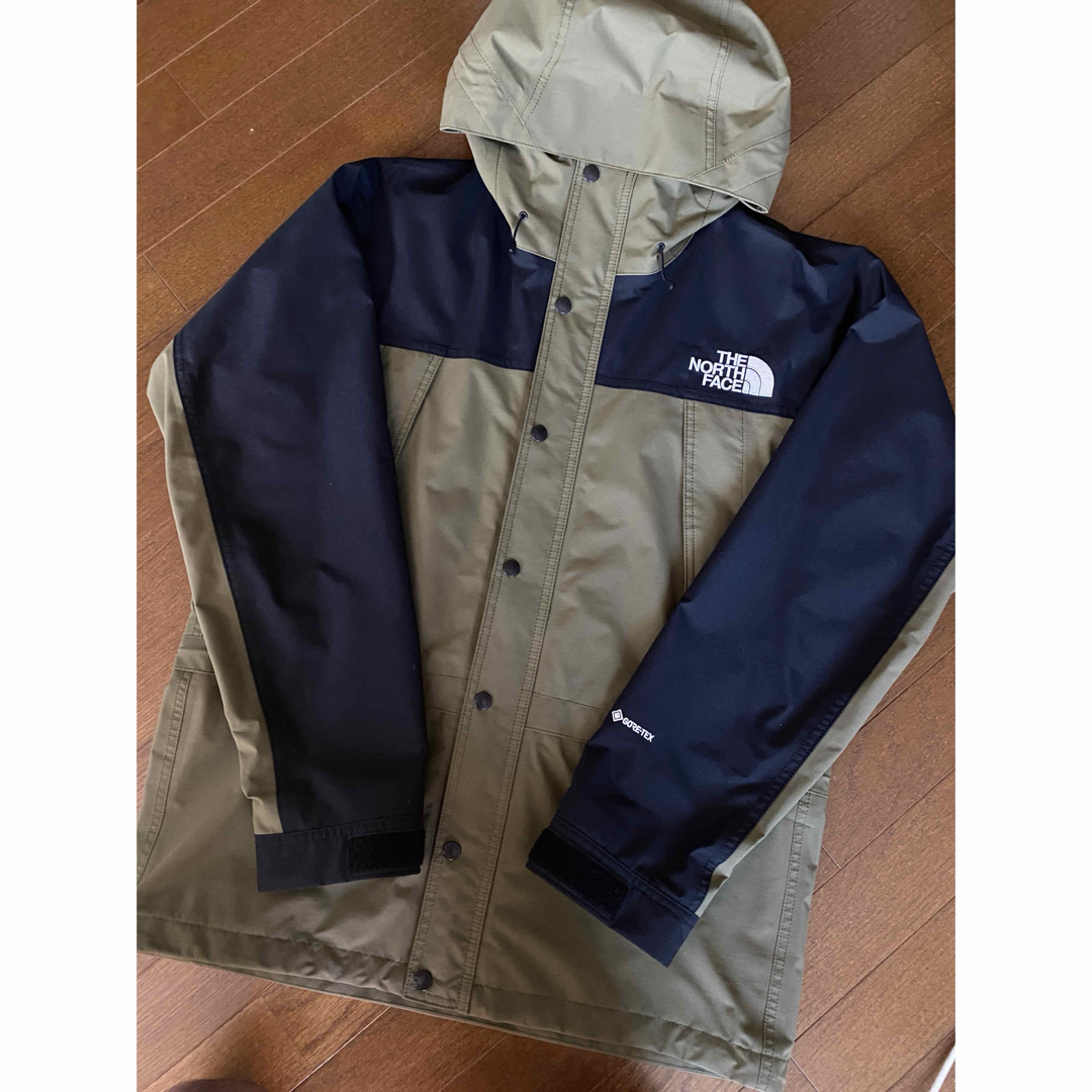 THE NORTH FACE(ザノースフェイス)の美品　THE NORTH FACE マウンテンライトジャケット Ｌサイズ メンズのジャケット/アウター(マウンテンパーカー)の商品写真