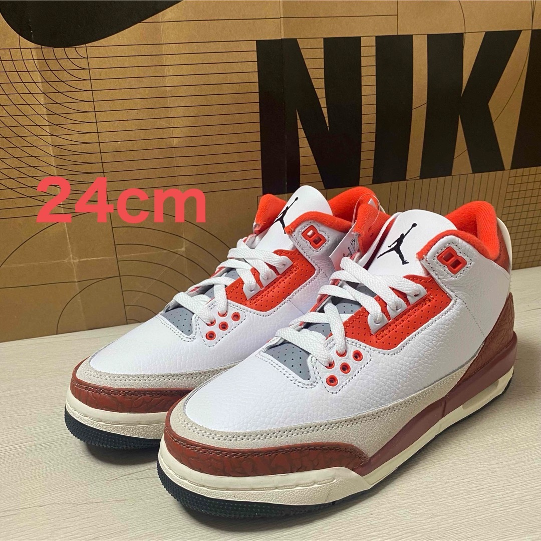 NIKE(ナイキ)の24cm AIR JORDAN 3 RETRO SE (GS) レディースの靴/シューズ(スニーカー)の商品写真