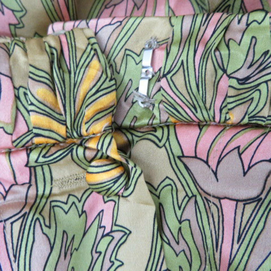 tiara(ティアラ)のティアラ ボタンダウンスカート フレアスカート ギャザースカート ひざ丈 レディースのスカート(ひざ丈スカート)の商品写真
