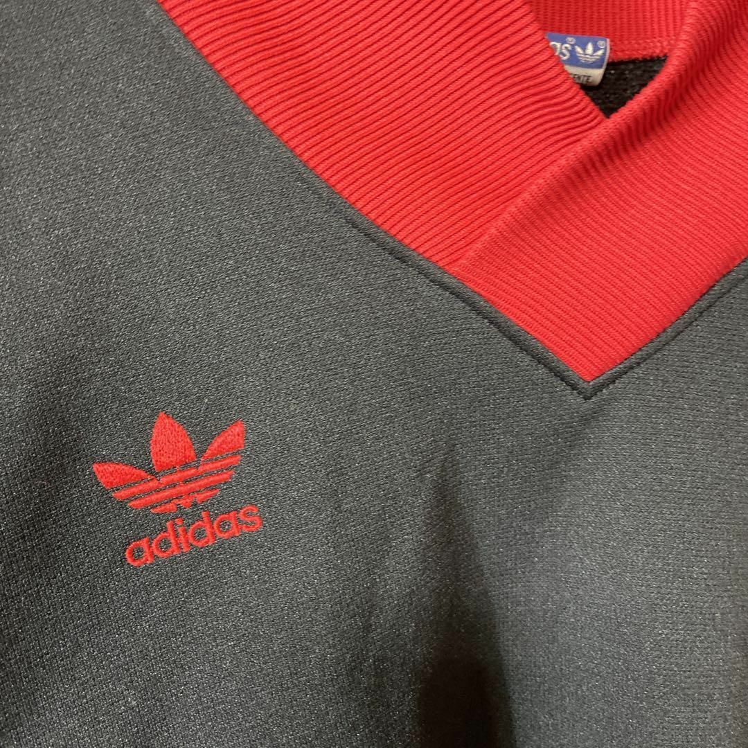 adidas(アディダス)の【デサント製、ショールカラー】adidasワンポイント刺繍ロゴ古着黒80s メンズのトップス(ジャージ)の商品写真