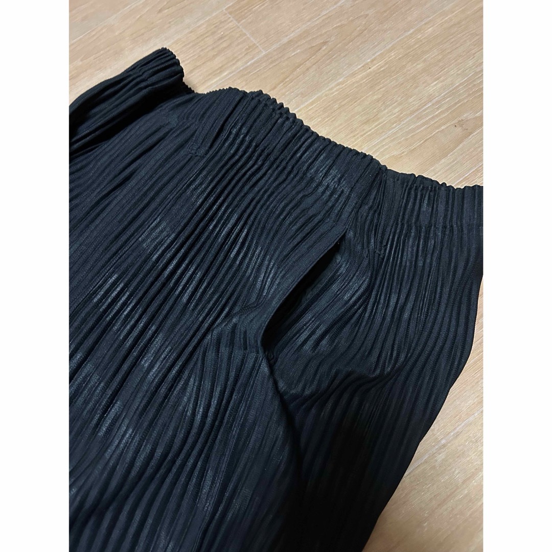 PLEATS PLEASE ISSEY MIYAKE(プリーツプリーズイッセイミヤケ)のレア HOMME PLISSE ISSEY MIYAKE プリーツ パンツ 黒 メンズのパンツ(スラックス)の商品写真