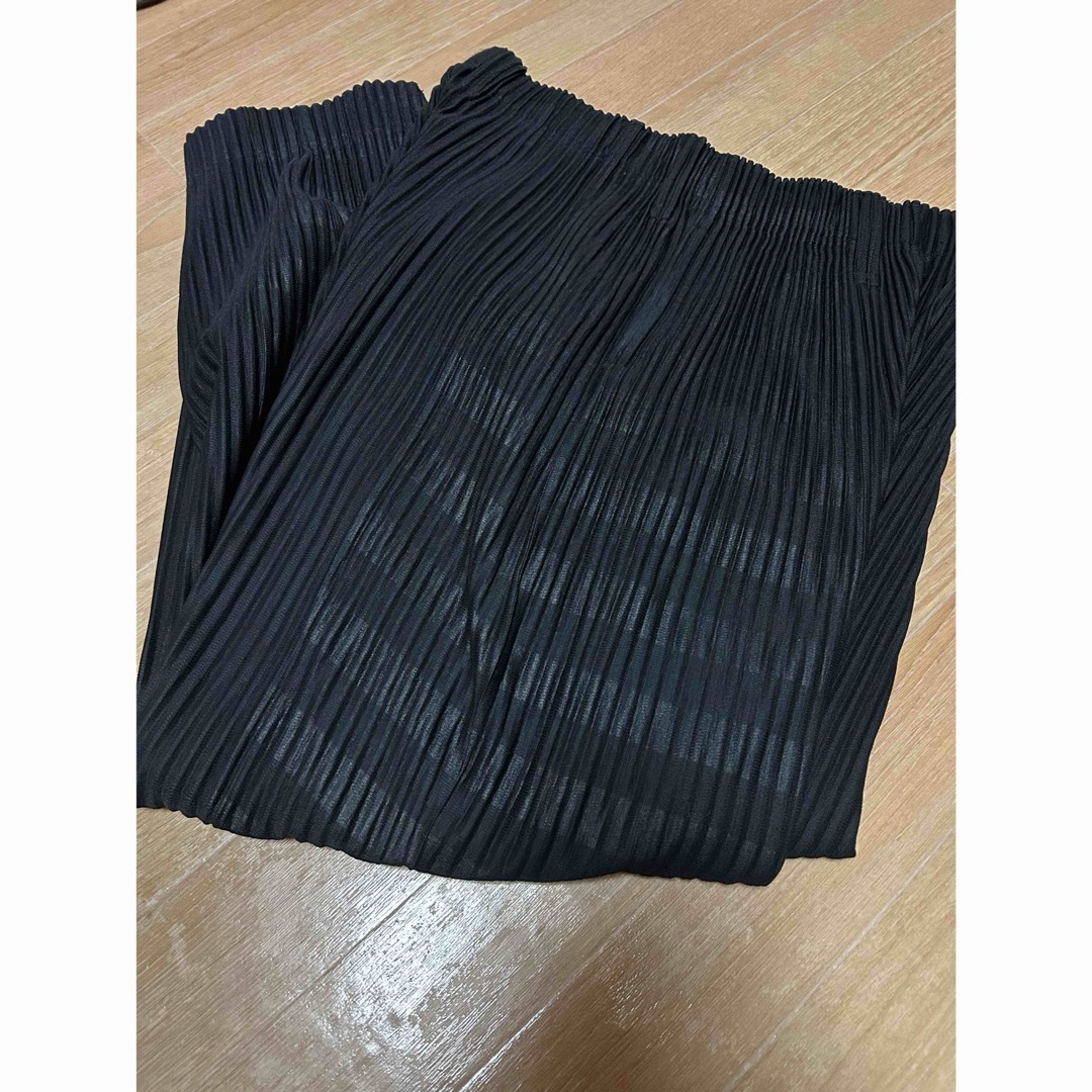 PLEATS PLEASE ISSEY MIYAKE(プリーツプリーズイッセイミヤケ)のレア HOMME PLISSE ISSEY MIYAKE プリーツ パンツ 黒 メンズのパンツ(スラックス)の商品写真