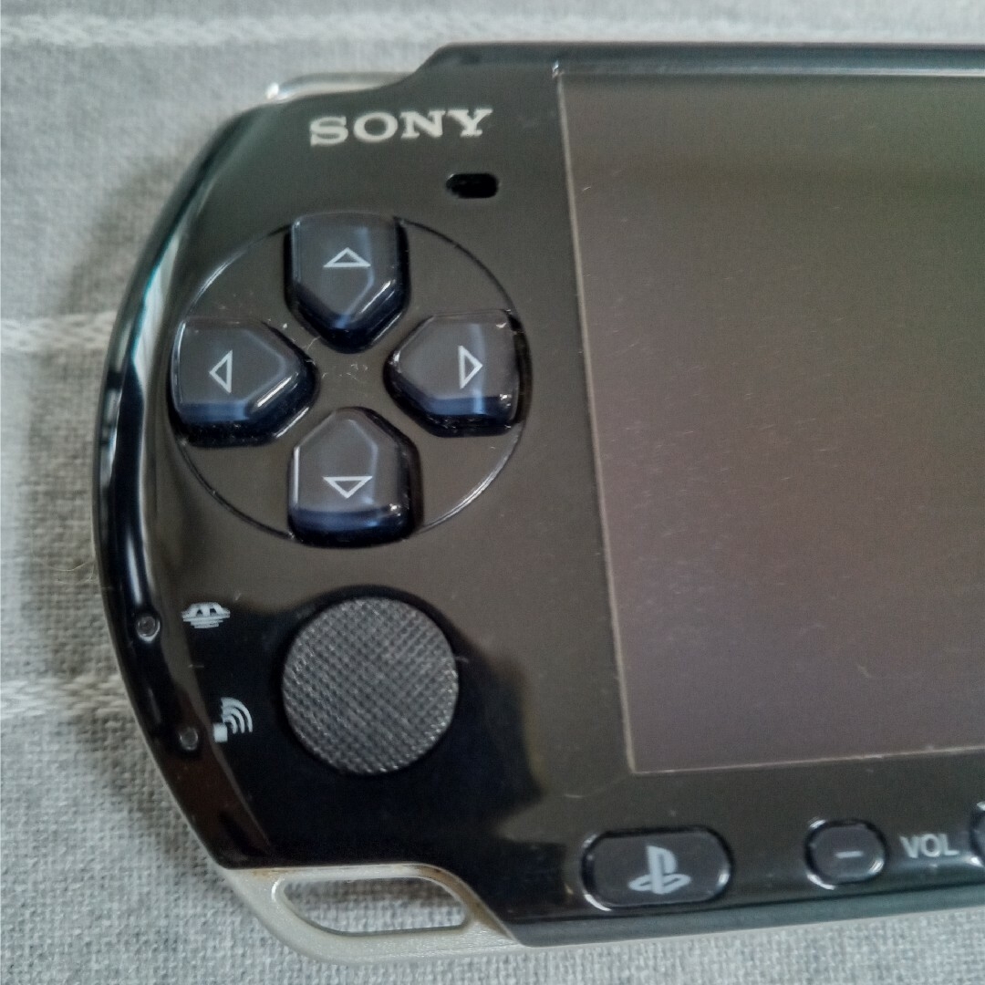 SONY(ソニー)のPSP　プレイステーションポータブル　3000　本体　ブラック　黒 エンタメ/ホビーのゲームソフト/ゲーム機本体(携帯用ゲーム機本体)の商品写真