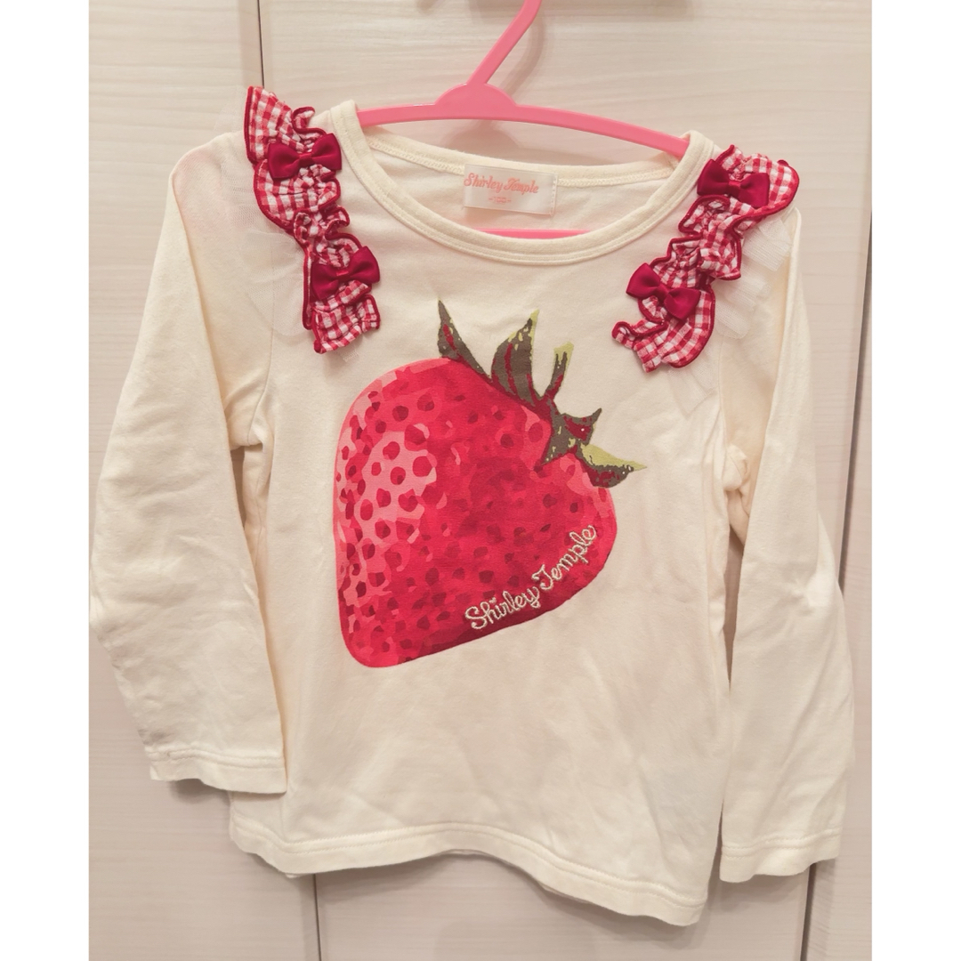 Shirley Temple(シャーリーテンプル)のいちごトップス　100 キッズ/ベビー/マタニティのキッズ服女の子用(90cm~)(Tシャツ/カットソー)の商品写真