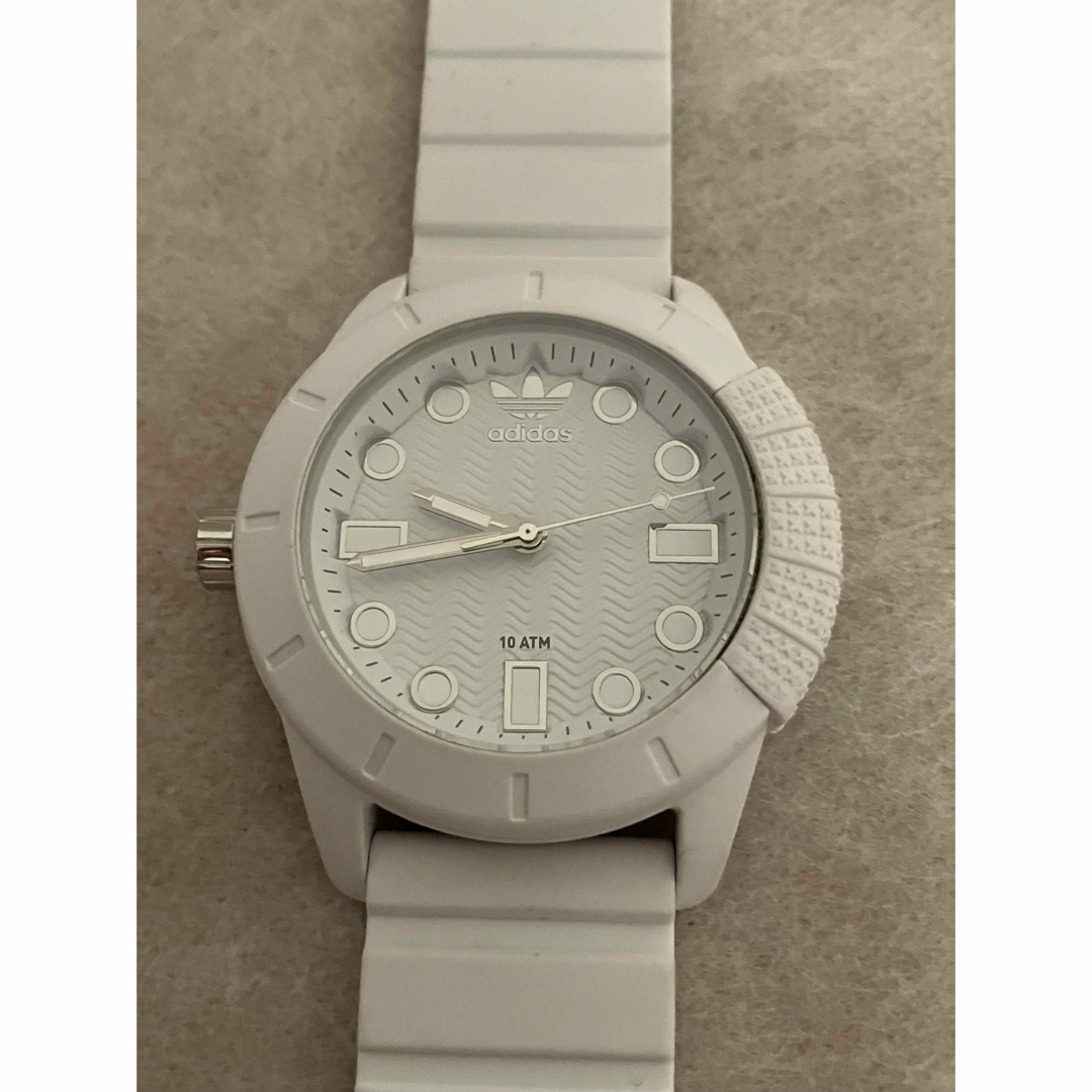 adidas(アディダス)の値下げ 稼働★美品★adidas アディダス ホワイト腕時計 メンズの時計(腕時計(アナログ))の商品写真
