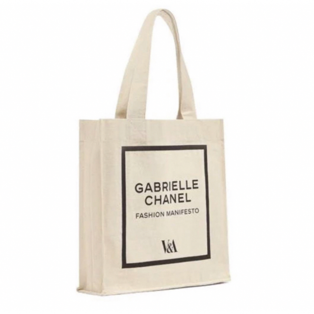 CHANEL(シャネル)の【新品未使用】ロンドンV&A ミュージアムシャネル 限定トートバッグ アイボリー レディースのバッグ(トートバッグ)の商品写真