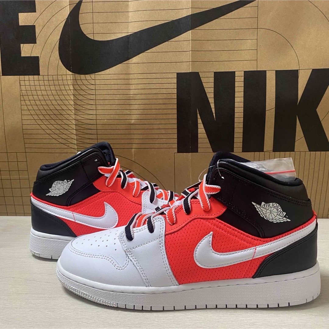 NIKE(ナイキ)の25cm AIR JORDAN 1 MID SE (GS) レディースの靴/シューズ(スニーカー)の商品写真