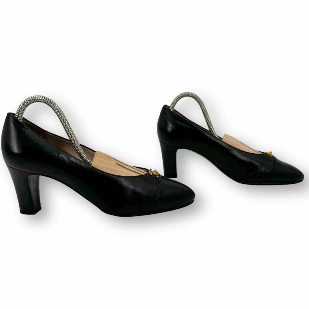 CHANEL(シャネル)の良品 CHANEL シャネル パンプス ヒール ココマーク 金ロゴ 36表記 黒 レディースの靴/シューズ(ハイヒール/パンプス)の商品写真