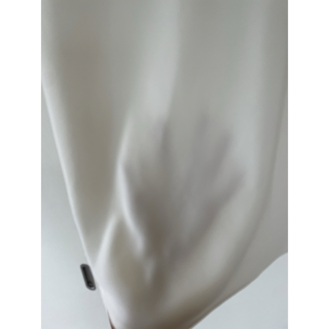 TOMORROWLAND(トゥモローランド)のボールジィ　オフホワイトノースリーブフレアブラウス レディースのトップス(シャツ/ブラウス(半袖/袖なし))の商品写真