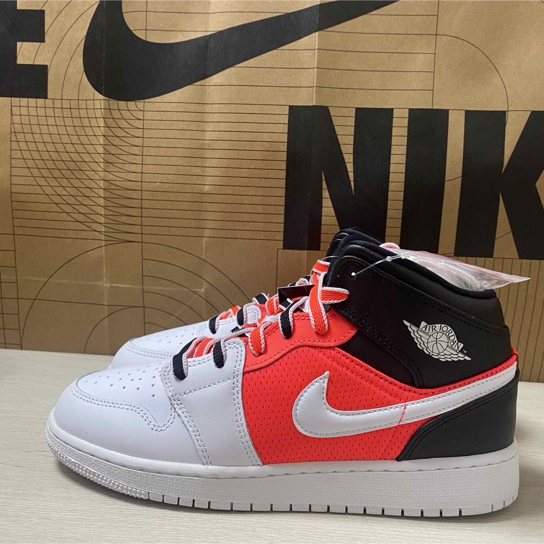 NIKE(ナイキ)の24.5cm AIR JORDAN 1 MID SE (GS) レディースの靴/シューズ(スニーカー)の商品写真