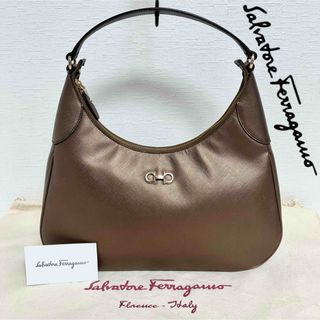 サルヴァトーレフェラガモ(Salvatore Ferragamo)のSalvatore Ferragamo ガンチーニ レザーバッグ  ブロンズ(ハンドバッグ)