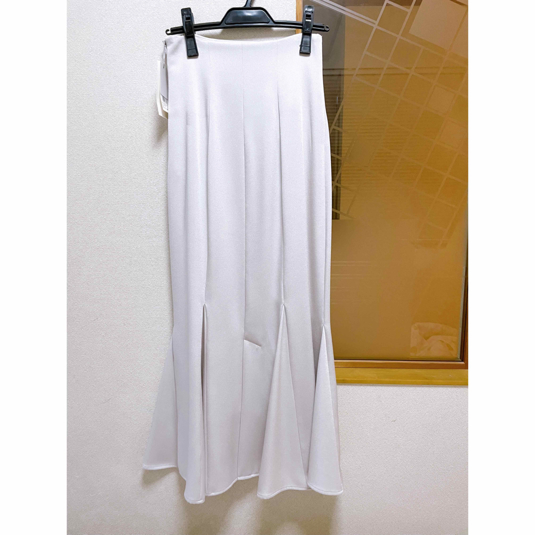 SNIDEL(スナイデル)の新品未使用タグ付き  SNIDEL スナイデル  バックサテンマーメイドスカート レディースのスカート(ロングスカート)の商品写真