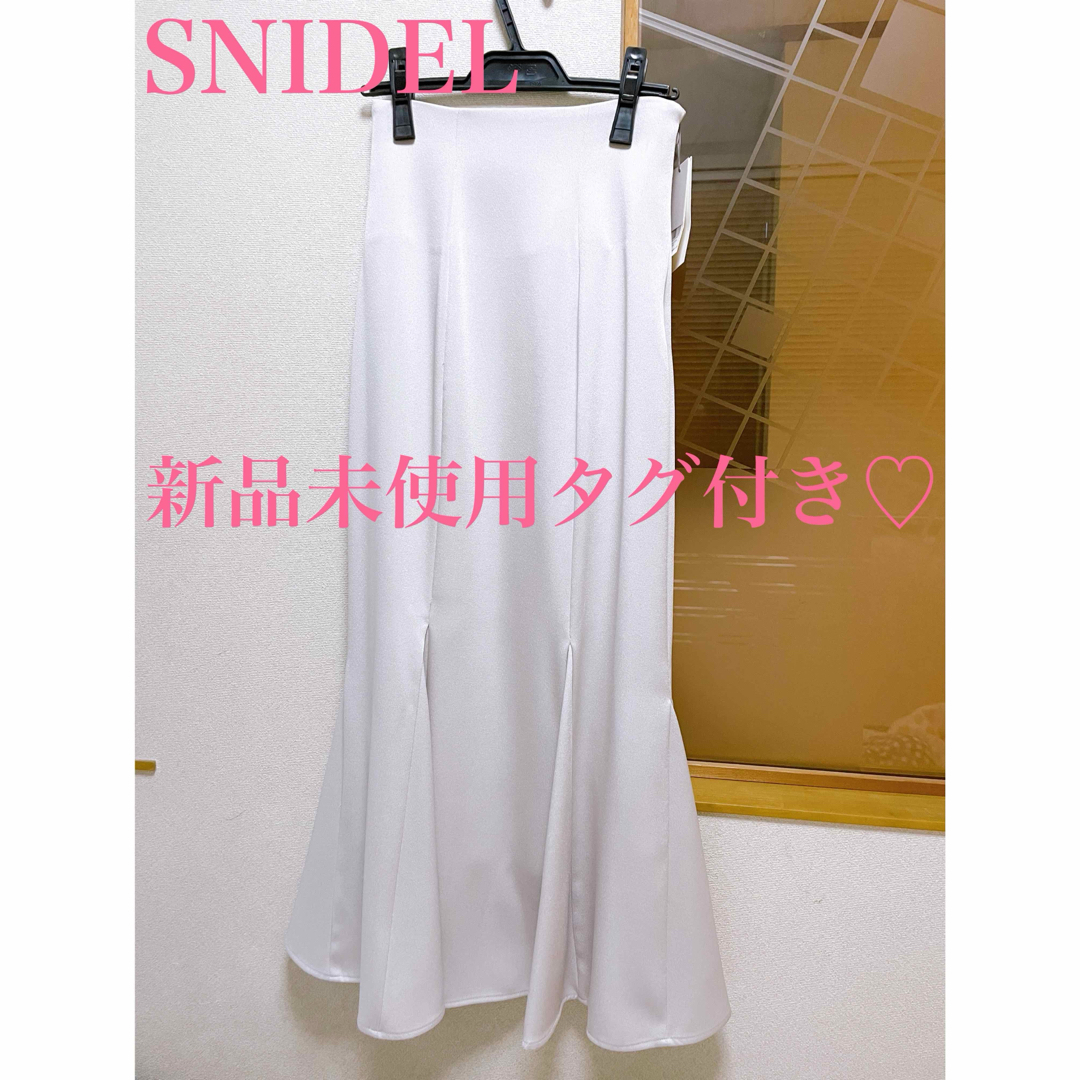 SNIDEL(スナイデル)の新品未使用タグ付き  SNIDEL スナイデル  バックサテンマーメイドスカート レディースのスカート(ロングスカート)の商品写真