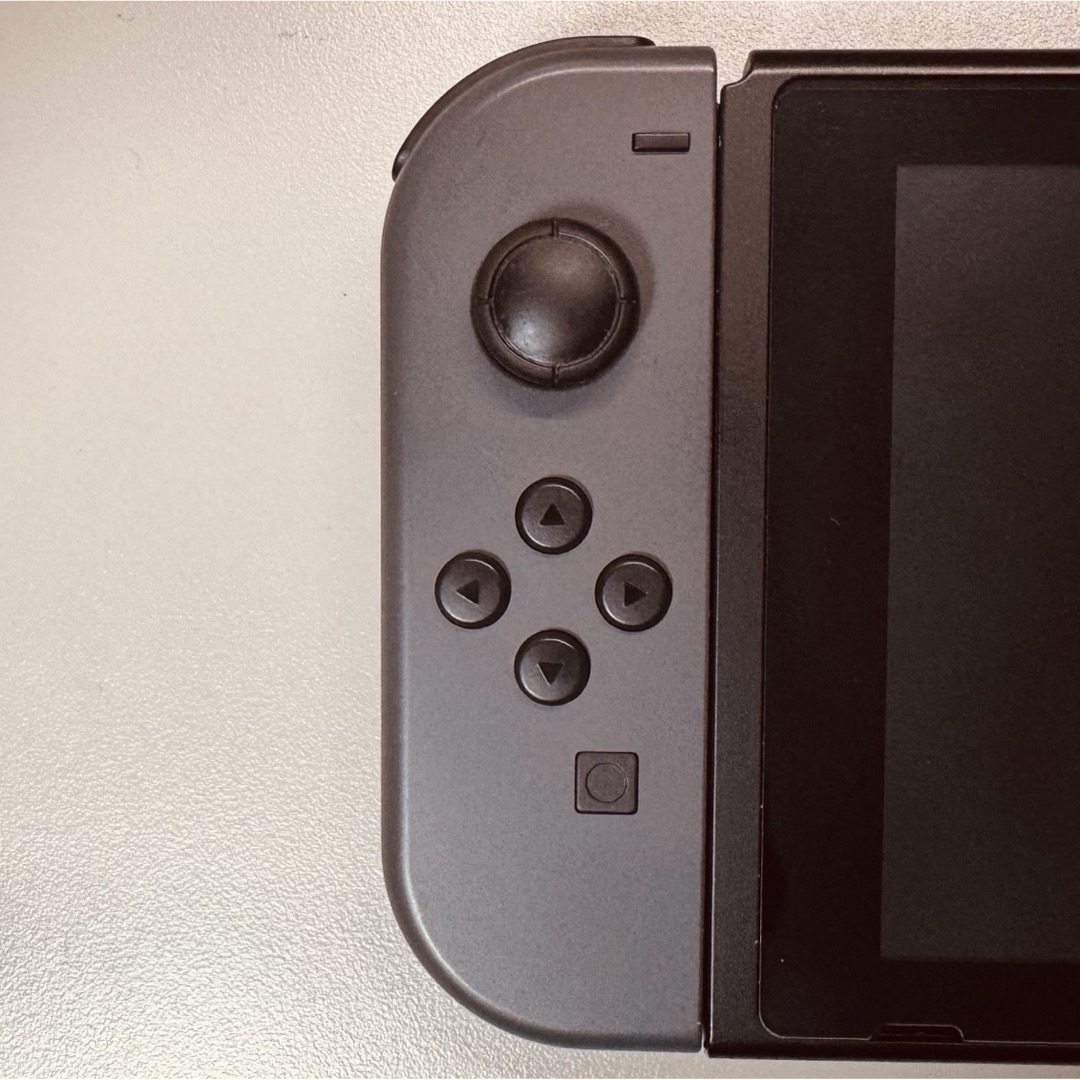 Nintendo Switch(ニンテンドースイッチ)のNintendo Switch JOY-CON グレー 本体  HAC-S-KA エンタメ/ホビーのゲームソフト/ゲーム機本体(家庭用ゲーム機本体)の商品写真