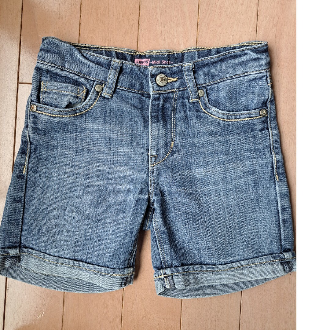 Levi's(リーバイス)のリーバイス　デニムショートパンツ　110 キッズ/ベビー/マタニティのキッズ服男の子用(90cm~)(パンツ/スパッツ)の商品写真