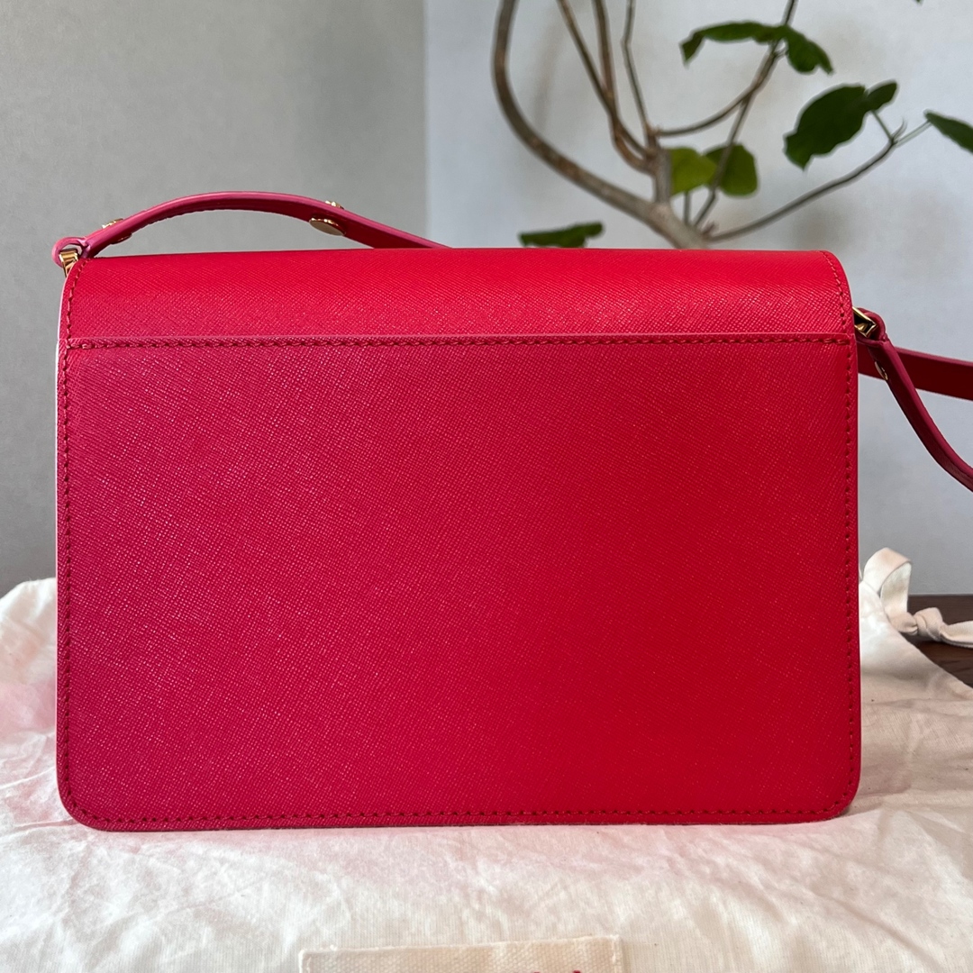 Marni(マルニ)の【美品】マルニ　トランクバッグ　ショルダー　サフィアーノ　カーフスキン　赤 レディースのバッグ(ショルダーバッグ)の商品写真