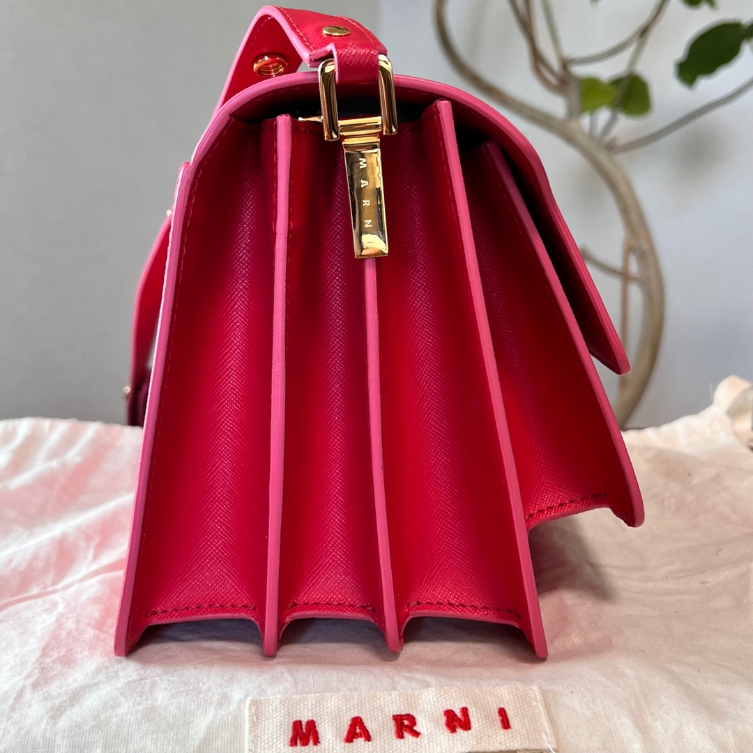 Marni(マルニ)の【美品】マルニ　トランクバッグ　ショルダー　サフィアーノ　カーフスキン　赤 レディースのバッグ(ショルダーバッグ)の商品写真