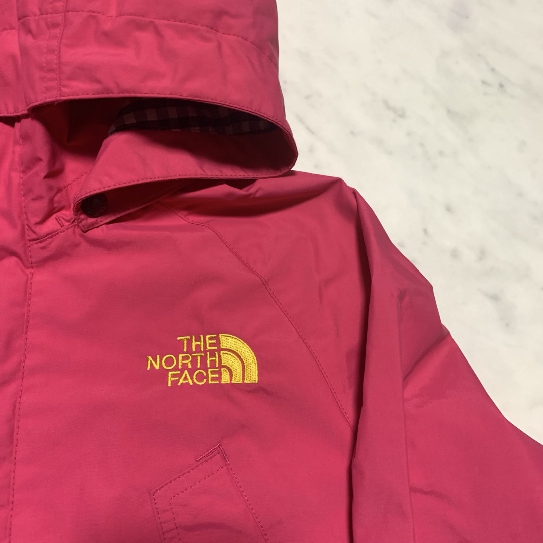 THE NORTH FACE(ザノースフェイス)の可愛いピンク　ノースフェイスキッズ　マウンテンパーカー　150サイズ キッズ/ベビー/マタニティのキッズ服女の子用(90cm~)(ジャケット/上着)の商品写真