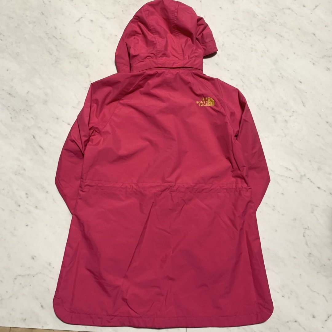 THE NORTH FACE(ザノースフェイス)の可愛いピンク　ノースフェイスキッズ　マウンテンパーカー　150サイズ キッズ/ベビー/マタニティのキッズ服女の子用(90cm~)(ジャケット/上着)の商品写真