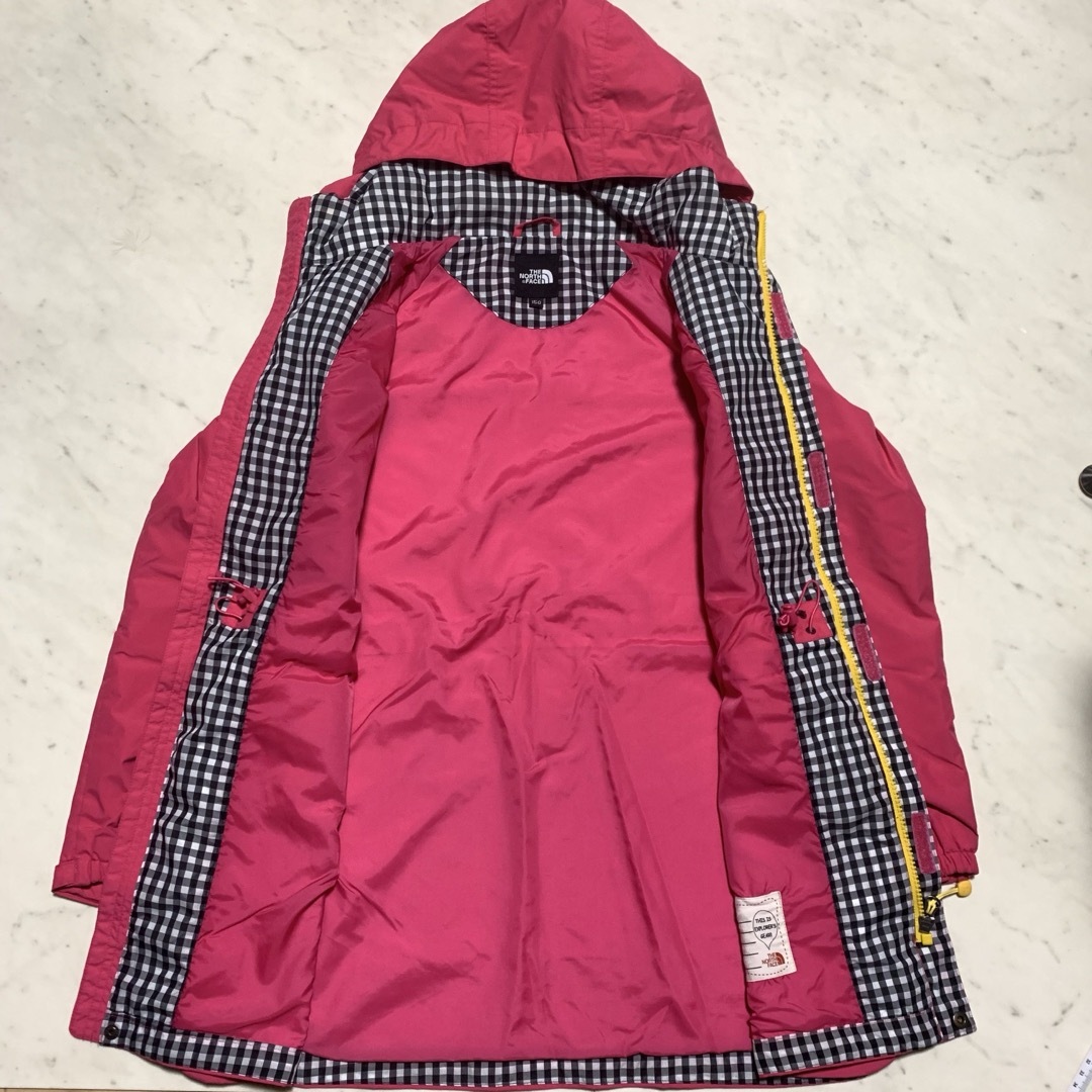 THE NORTH FACE(ザノースフェイス)の可愛いピンク　ノースフェイスキッズ　マウンテンパーカー　150サイズ キッズ/ベビー/マタニティのキッズ服女の子用(90cm~)(ジャケット/上着)の商品写真